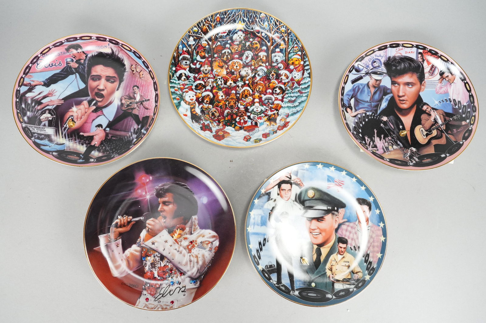 A lot Elvis plates (1 of 8)