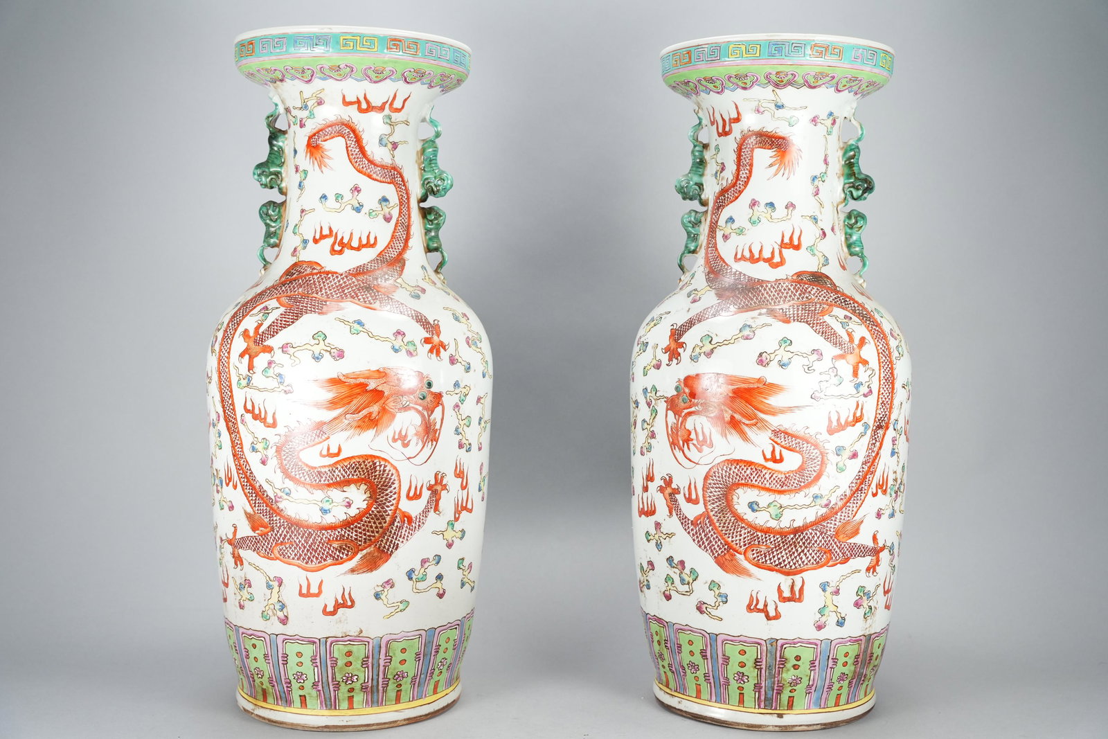 2 pcs Chinese dragon vase (1 of 8)