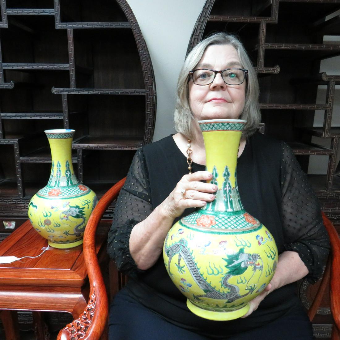 2 pcs Chinese important vase (1 of 12)