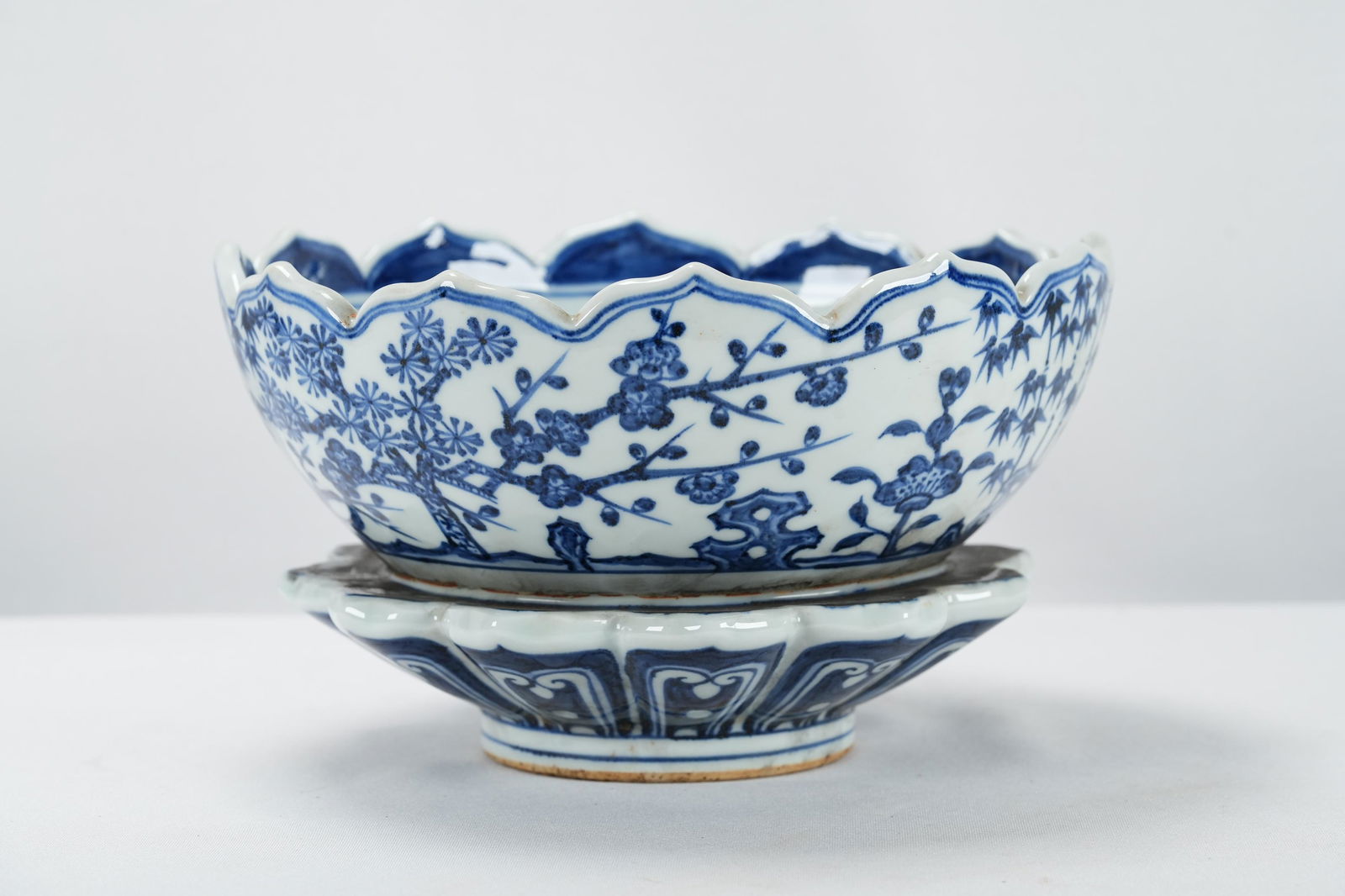 Chinese b/w heavy bowl (1 of 8)