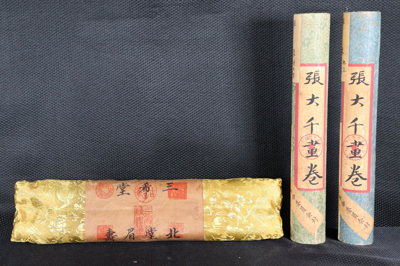 A lots of Chinese scroll: A lots of Chinese scroll.Largest L: 17" x W: 3.75"
