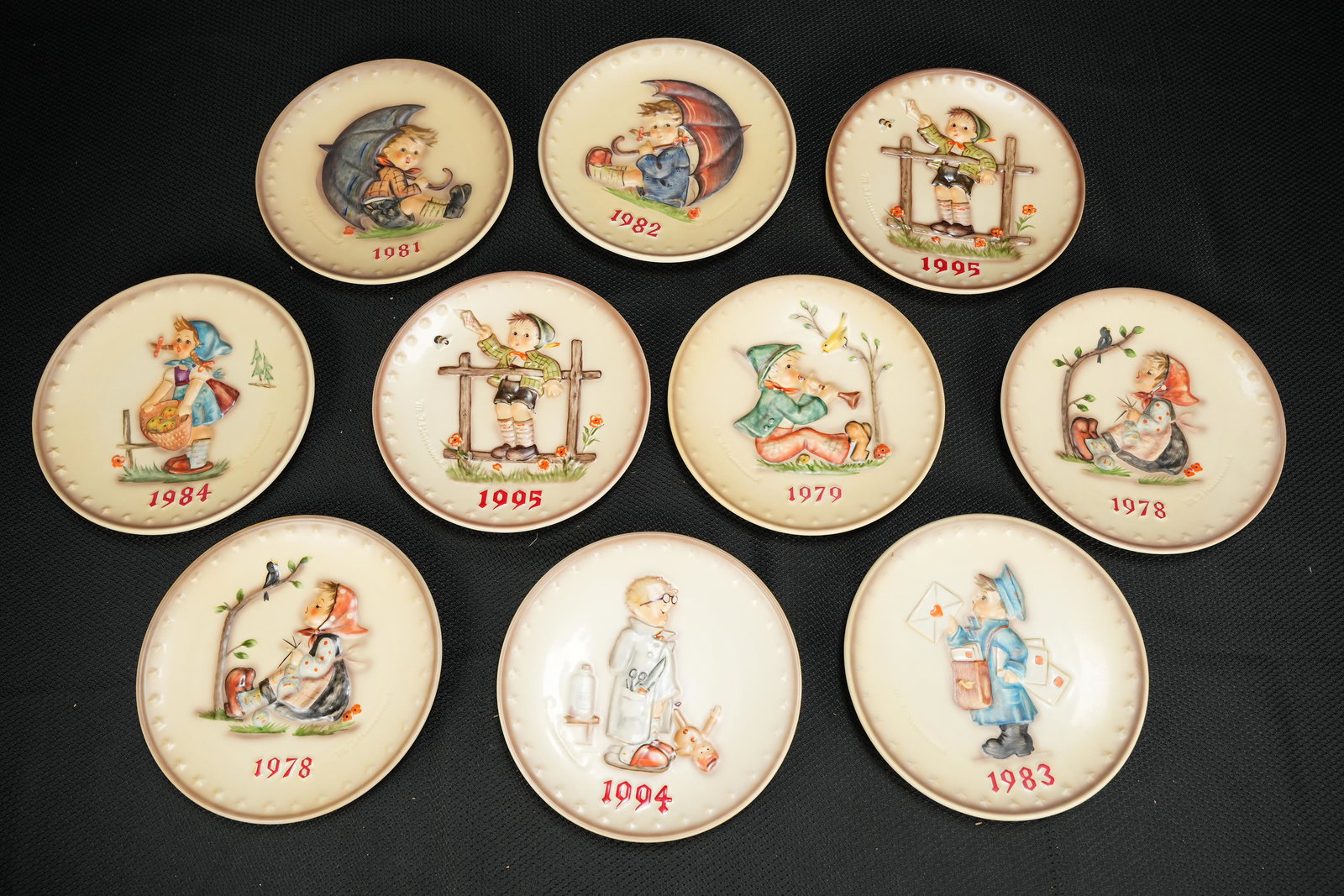 10 pcs Hummel plates (1 of 6)