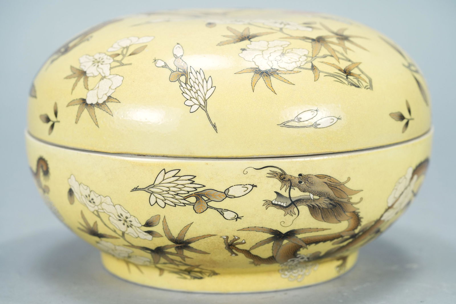Chinese fine lidded box (1 of 8)
