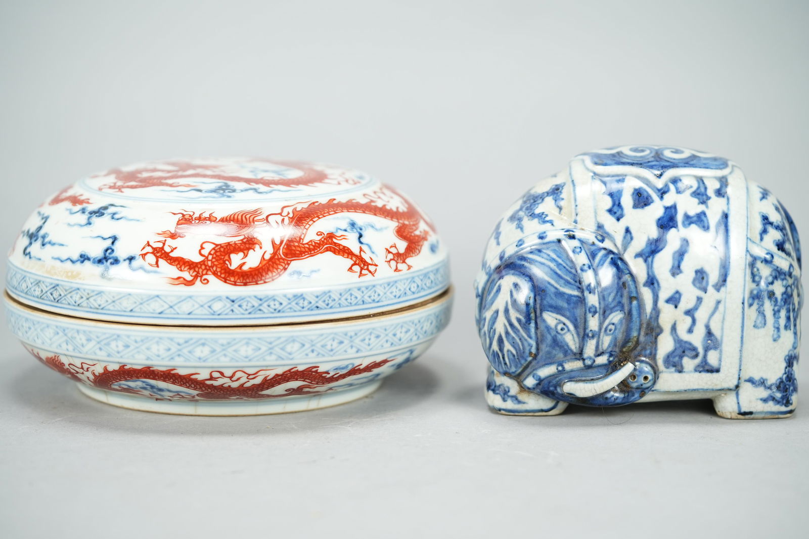 2 pcs Chinese porcelain items. (1 of 8)