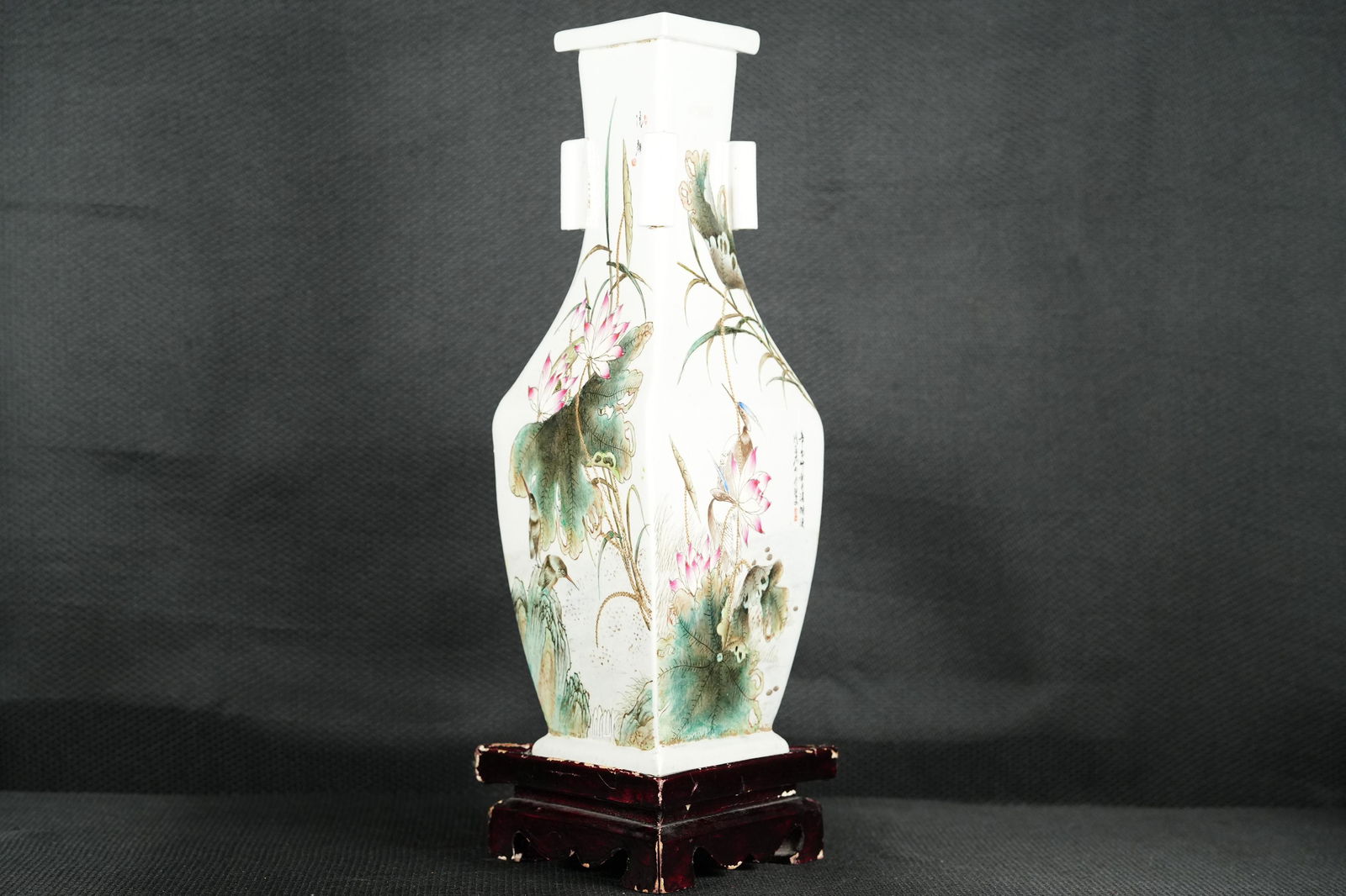 Chinese triangle vase (1 of 8)