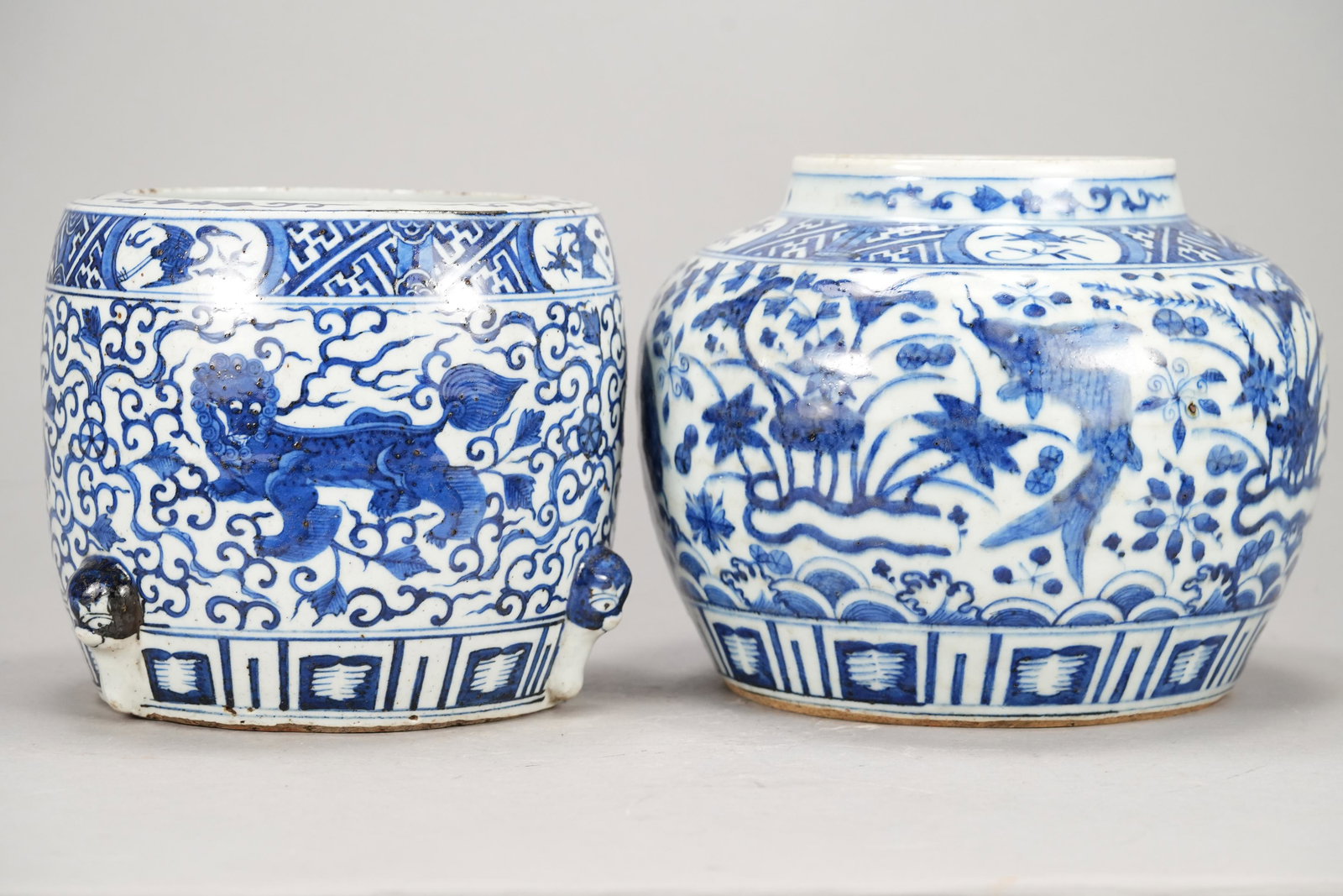 2 pcs Chinese b/w jar (1 of 8)