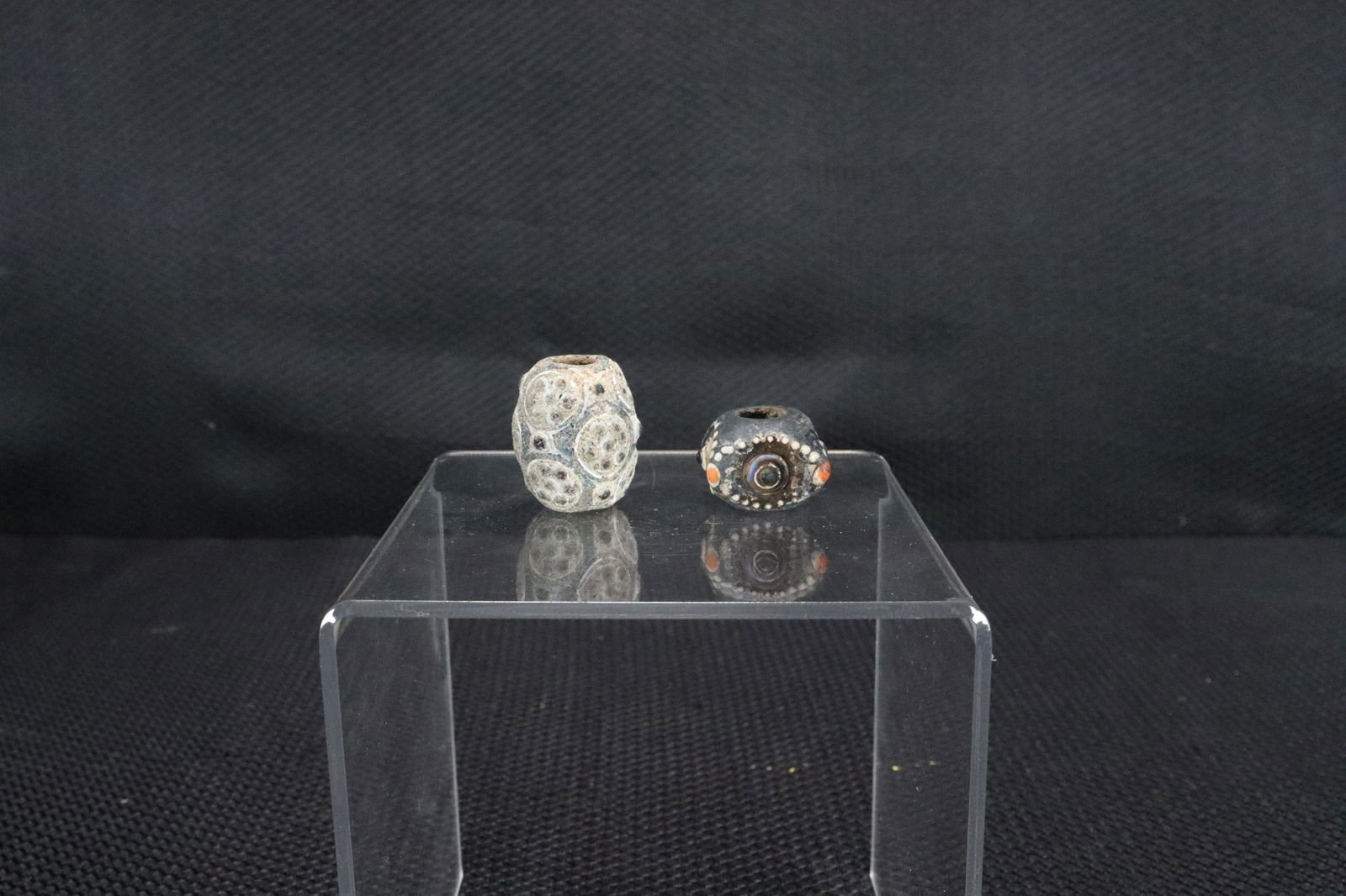 2 pcs Chinese beads (1 of 4)