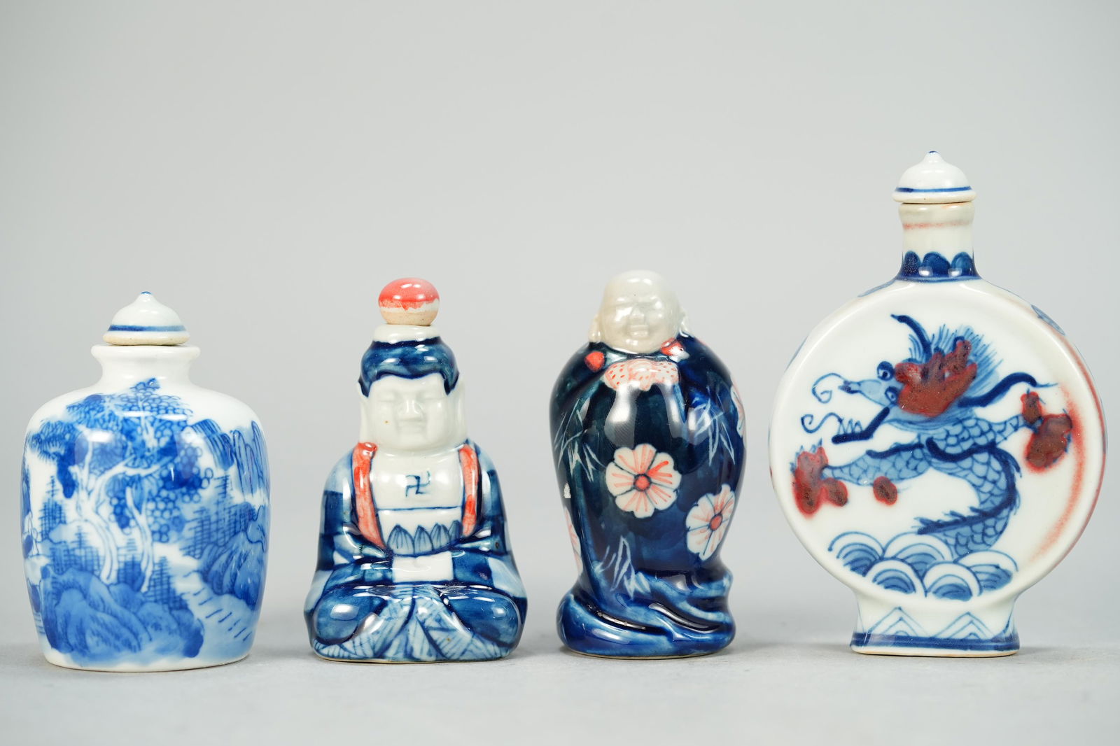 4 pcs Chinese snuff bottles (1 of 8)