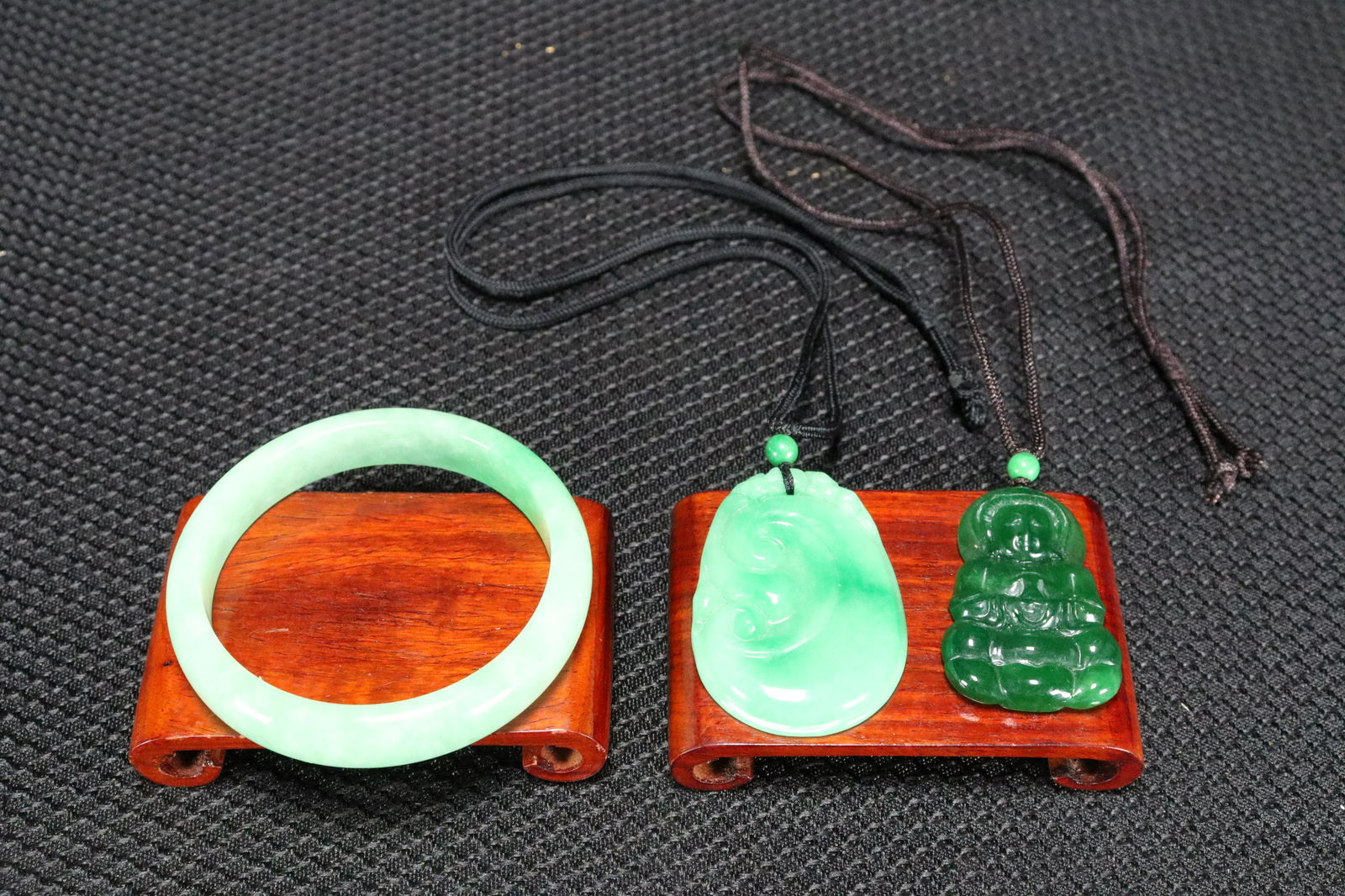 3 pcs Chinese jadeite items (1 of 7)