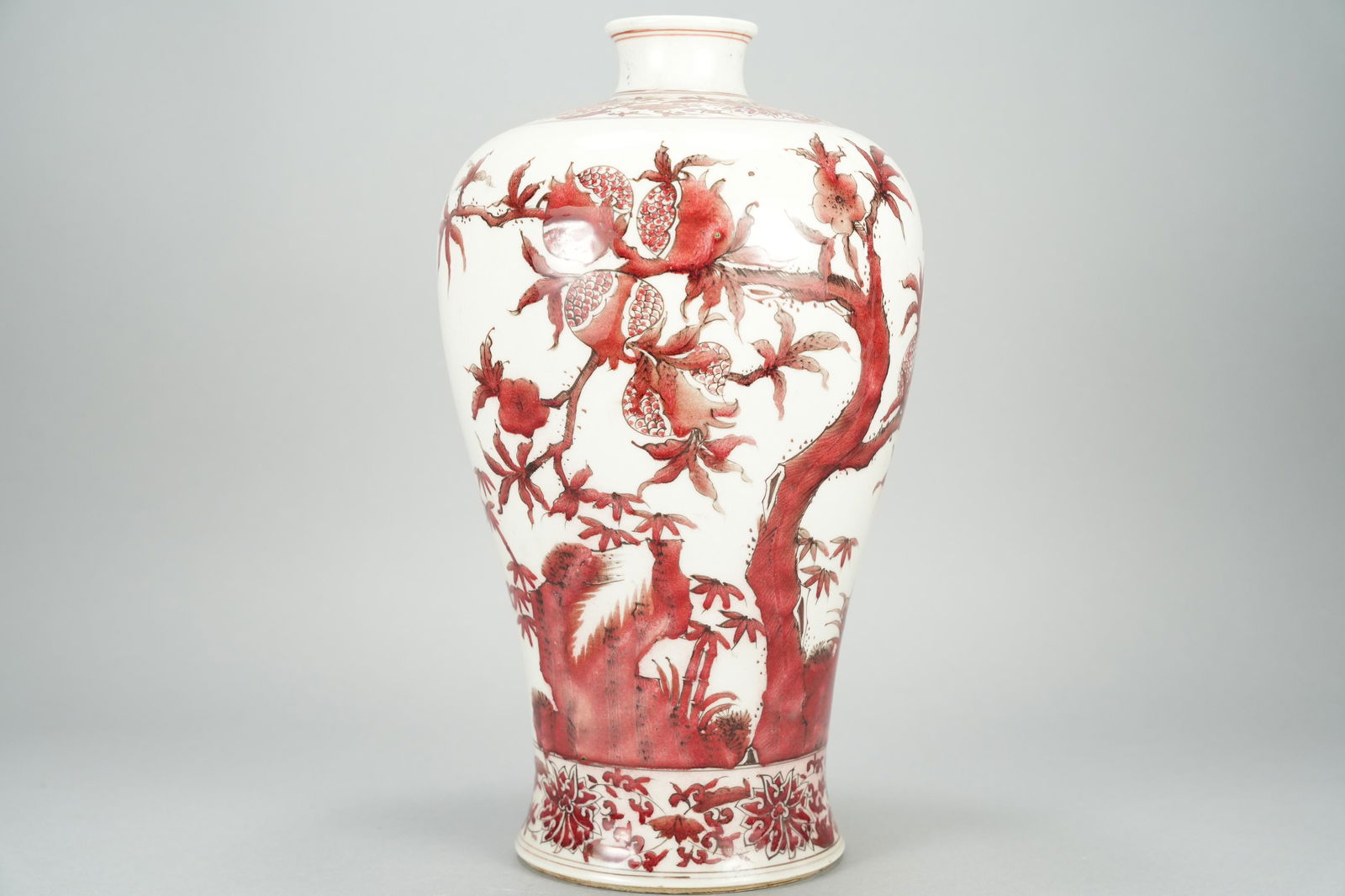 Chinese red white vase (1 of 7)