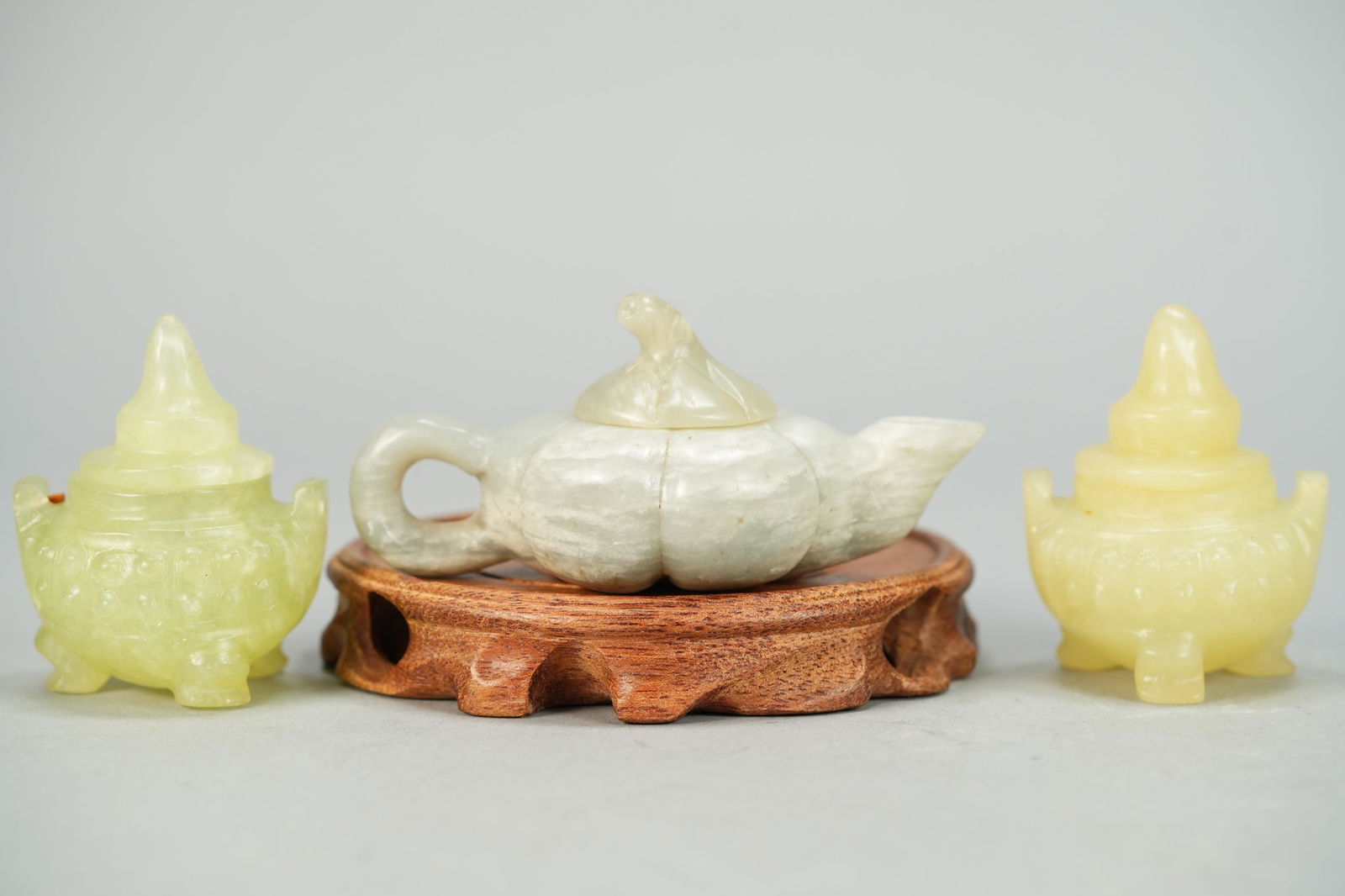 3 pcs Chinese jade items (1 of 9)