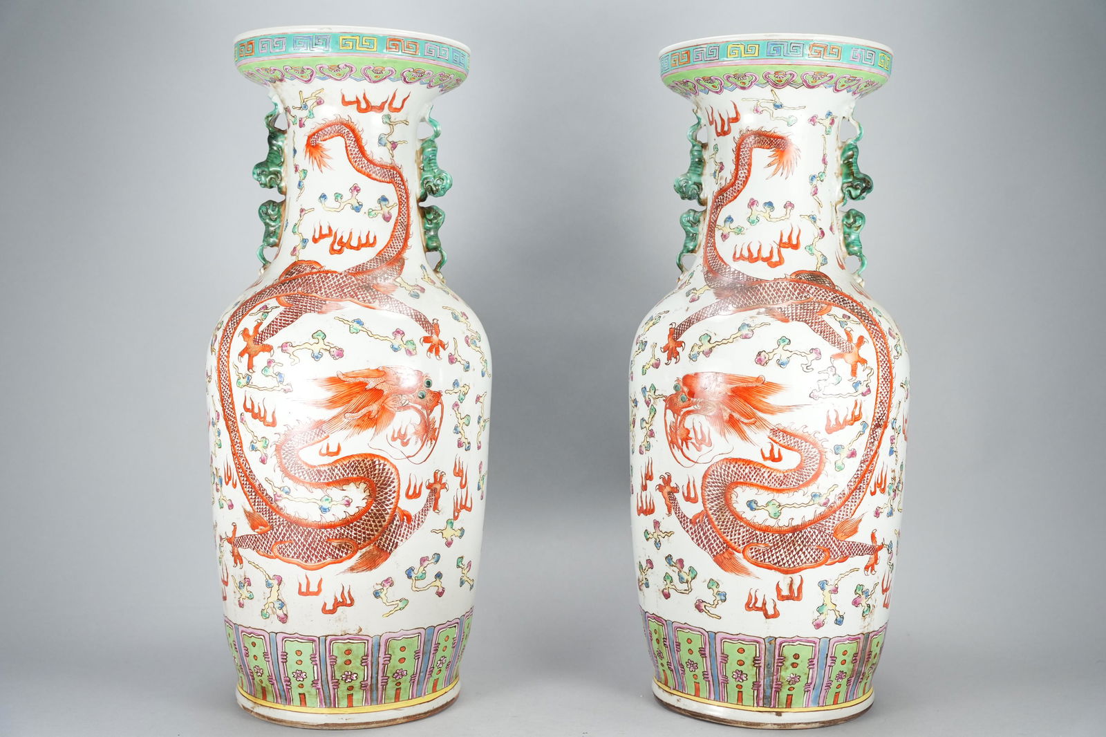 2 pcs Chinese dragon vase (1 of 8)