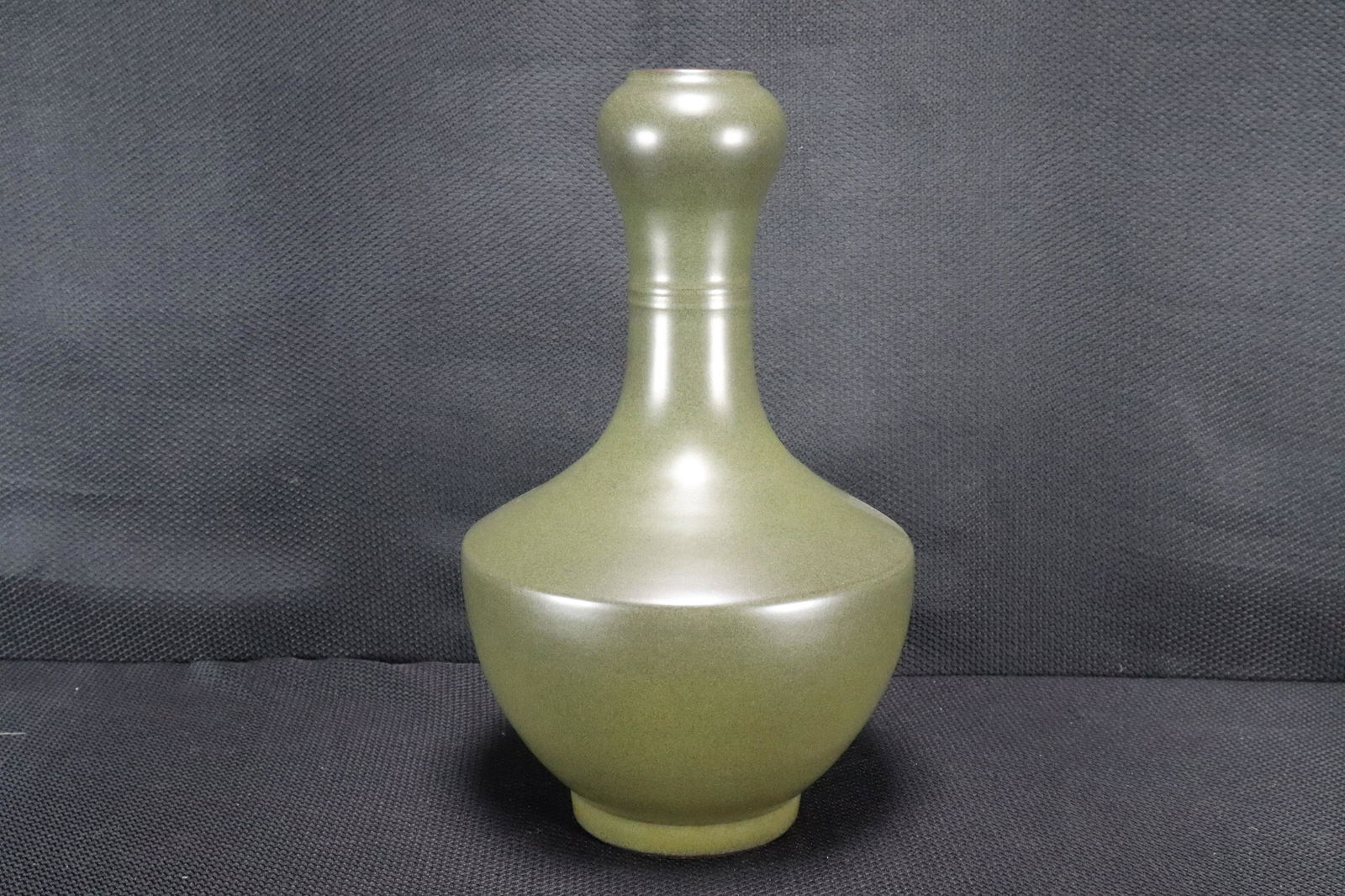 Chinese green vase (1 of 6)