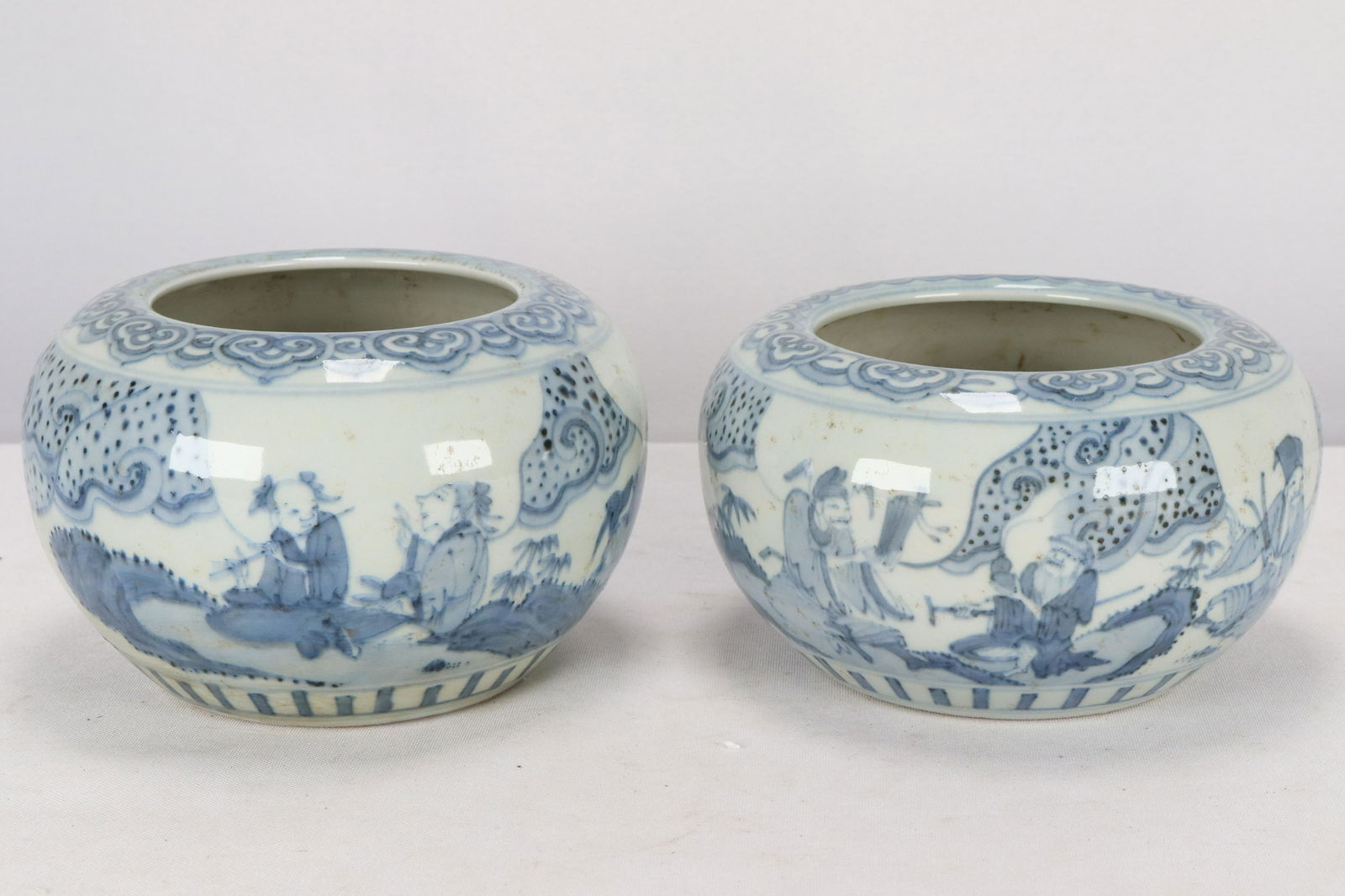 2 pcs Chinese b/w jar (1 of 6)