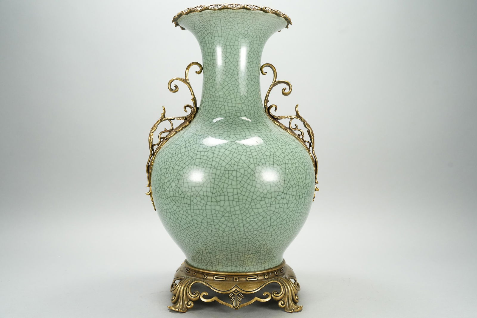 Chinese crackled vase (1 of 9)
