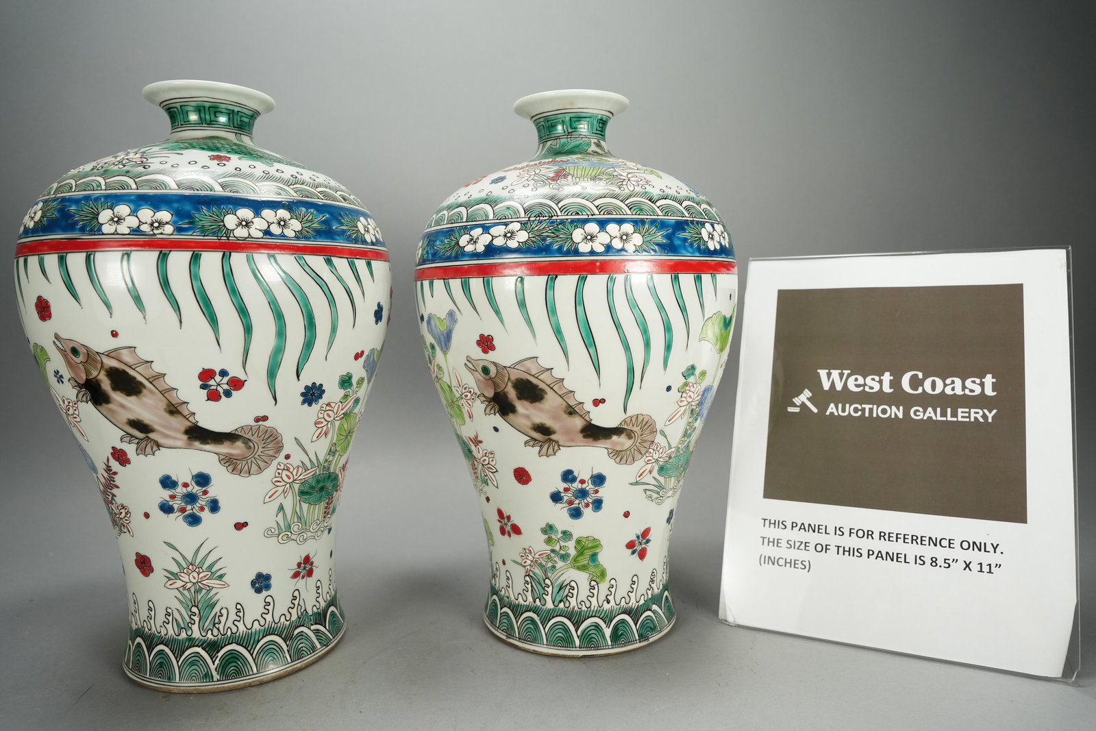 2 pcs Chinese tall vase (1 of 8)