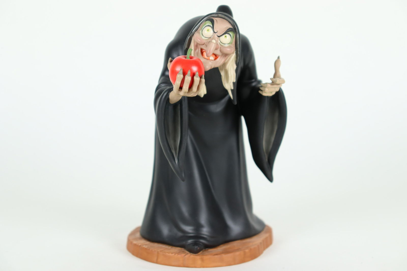 Witch WDC figurine (1 of 6)