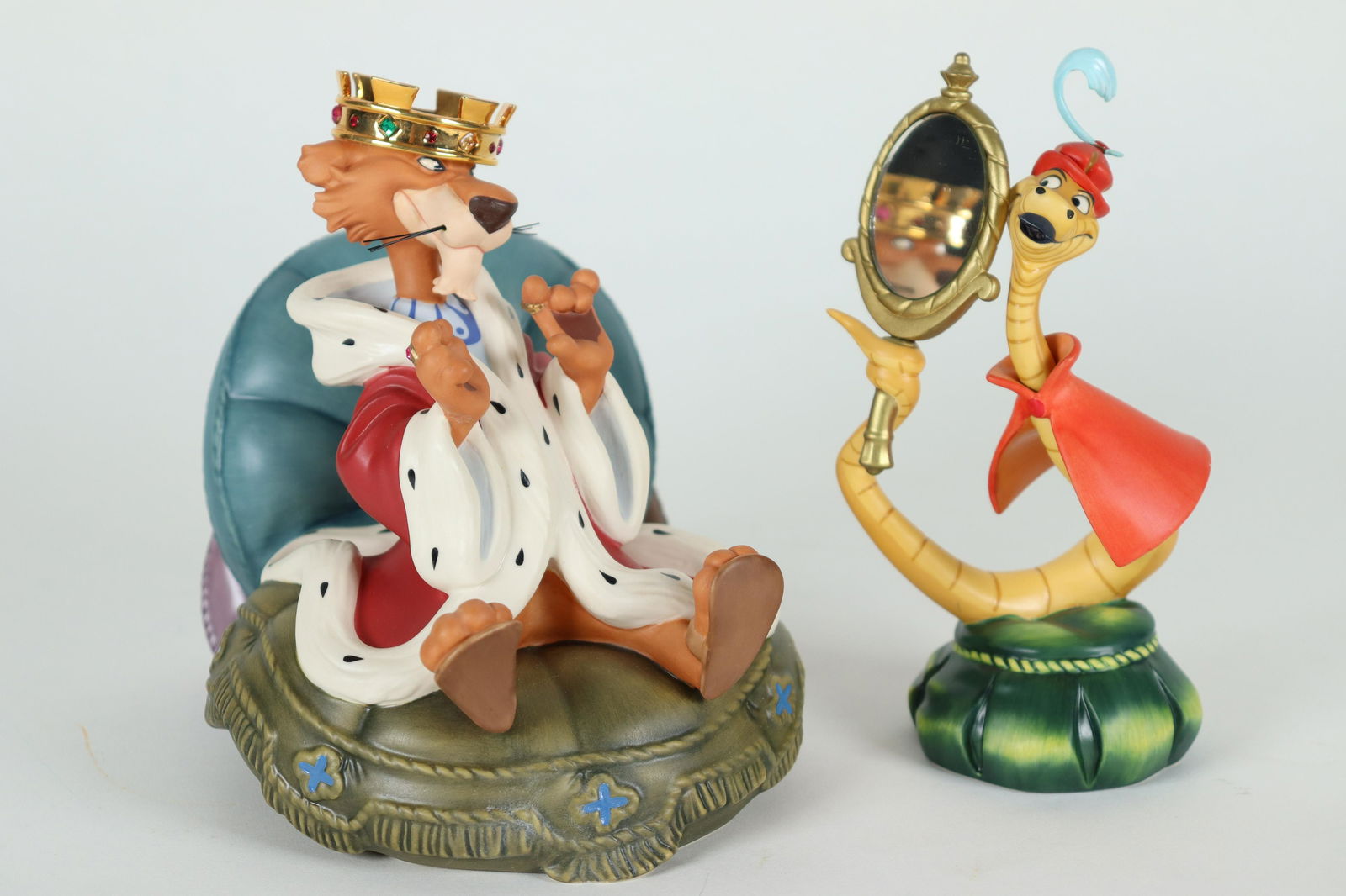 2 pcs Disney figurine (1 of 6)