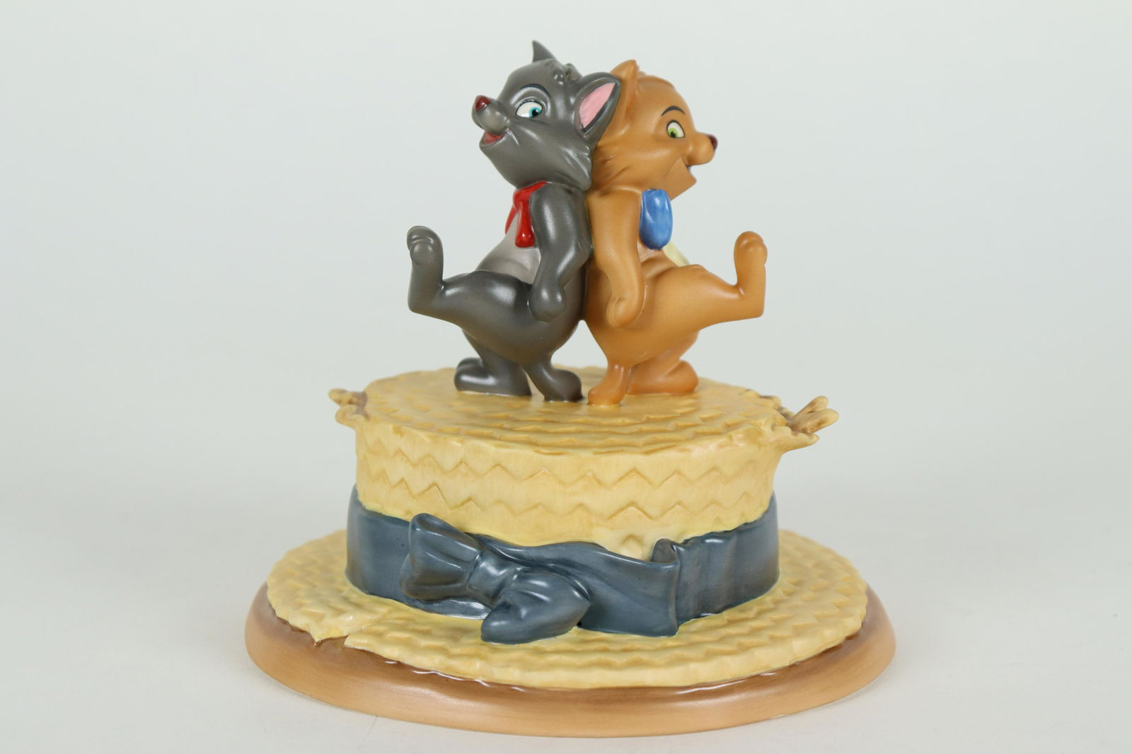 Kickin Kittens WDC figurine (1 of 6)