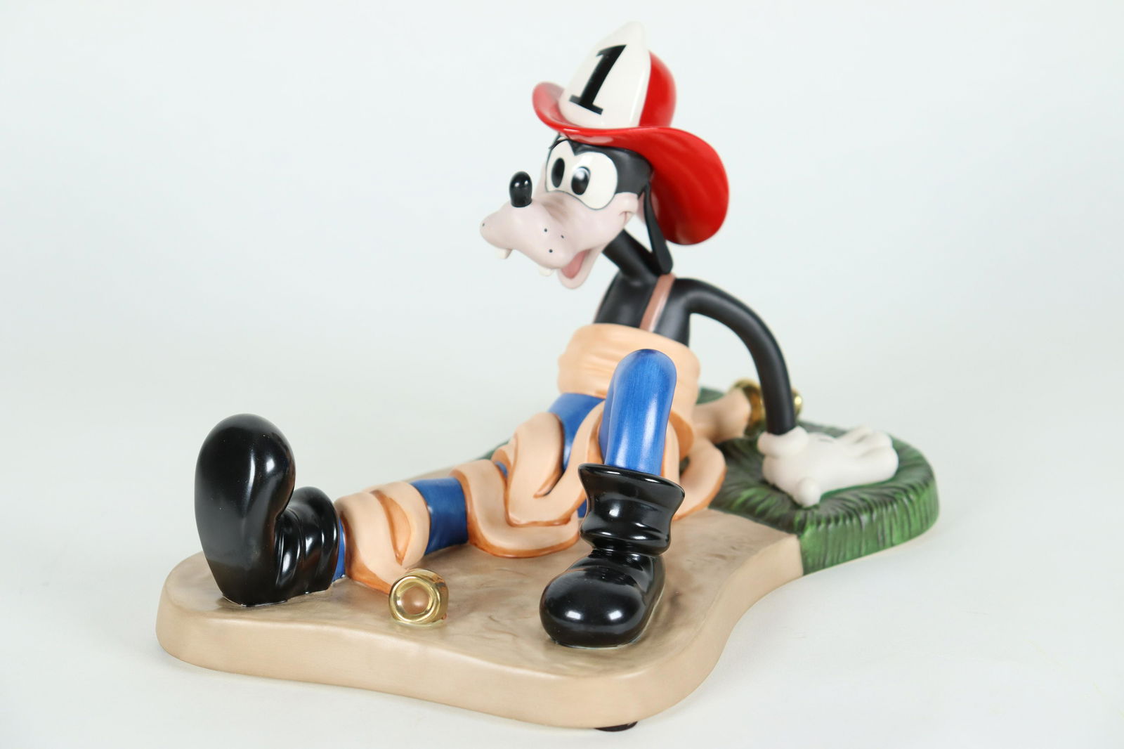 Goofy WDC figurine (1 of 6)