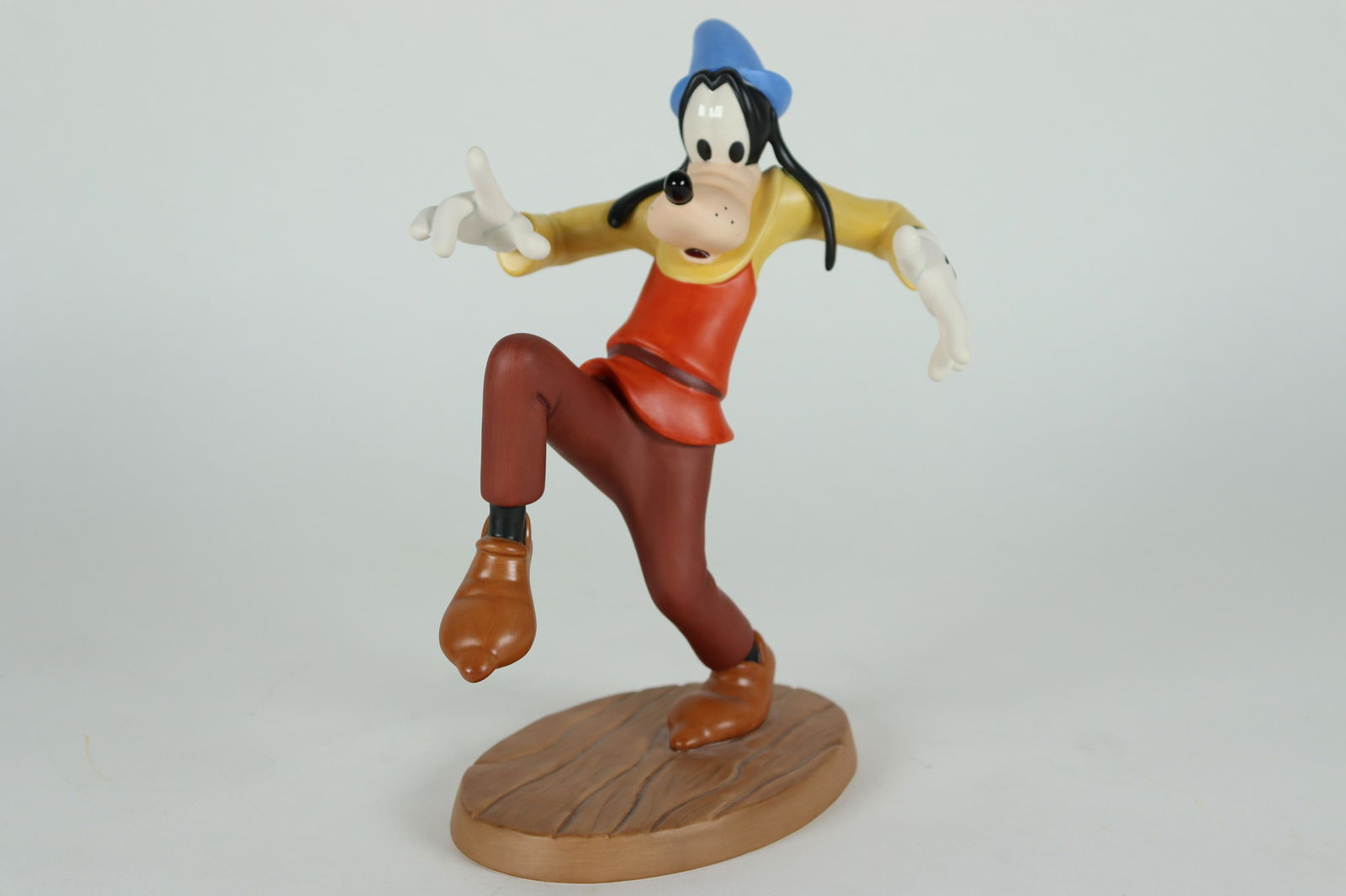 Goofy WDC figurine (1 of 6)
