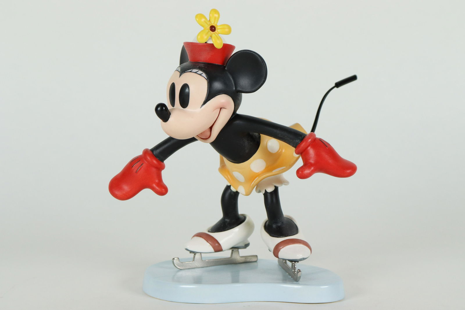 Minnie WDC Disney figurine (1 of 6)