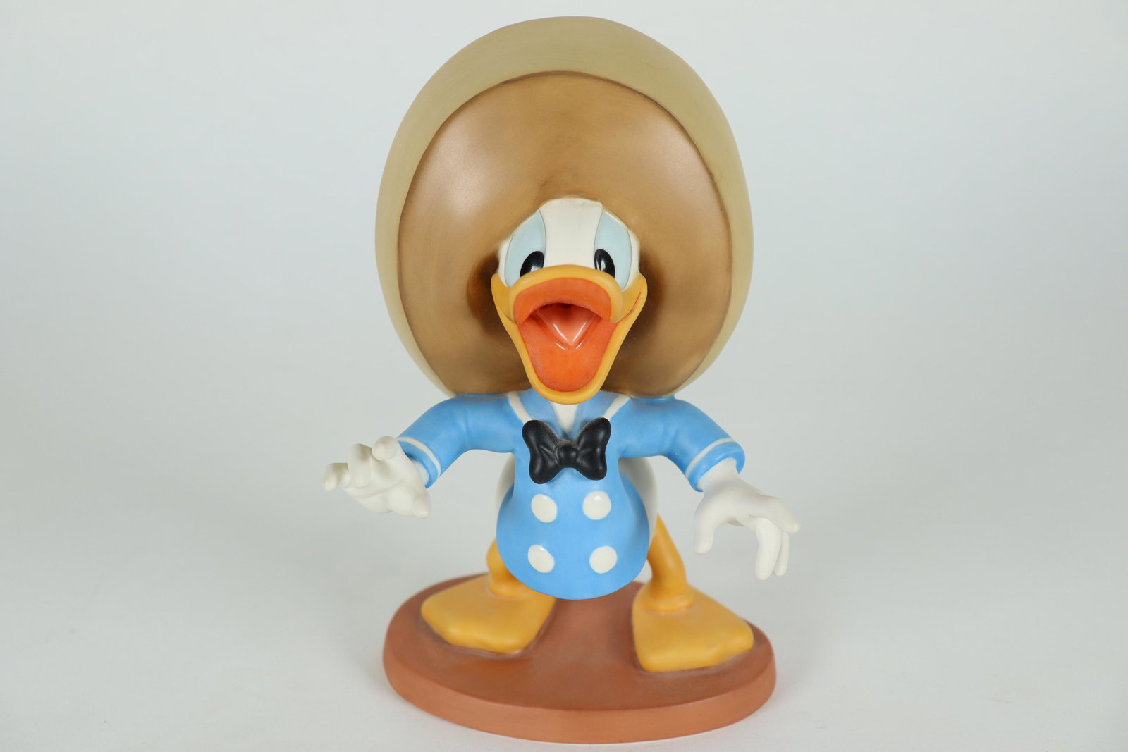 Donald Duck WDC figurine (1 of 6)