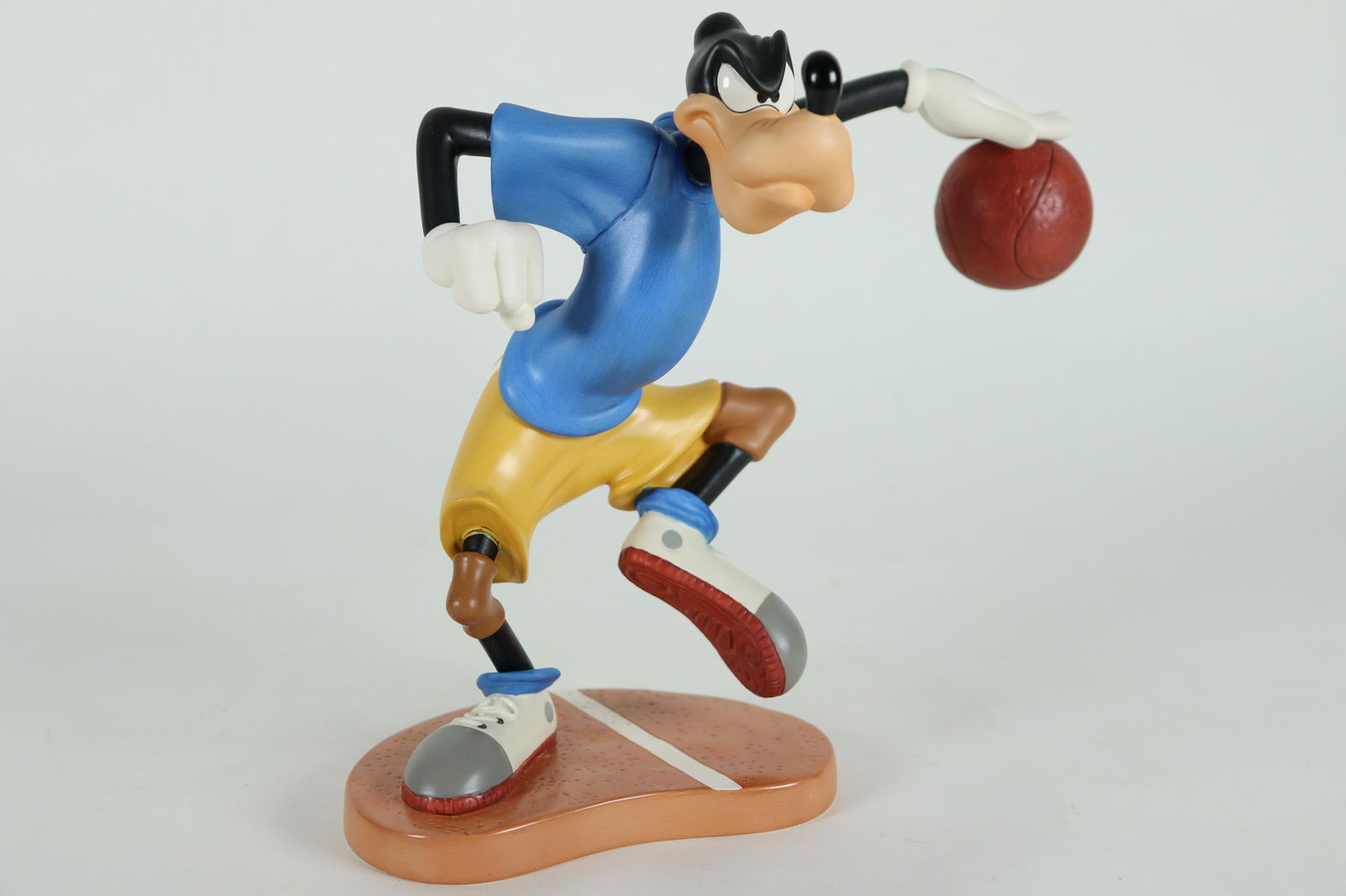 Goofy WDC Disney figurine (1 of 6)