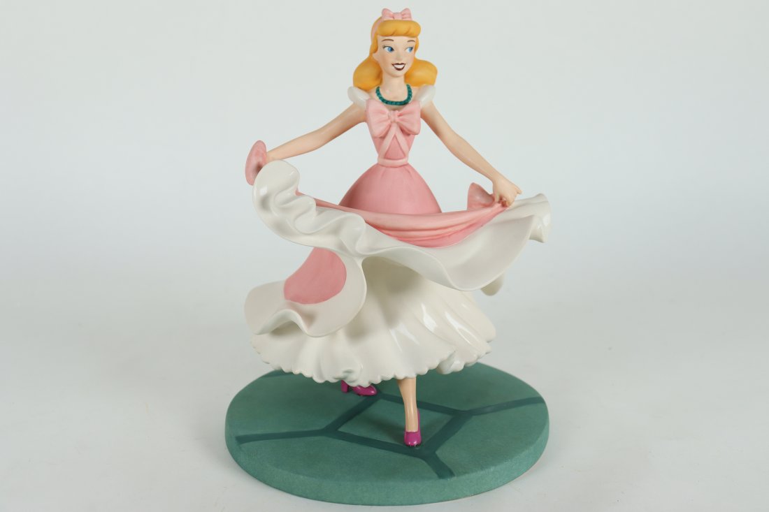 Cinderella WDC Disney figurine (1 of 5)