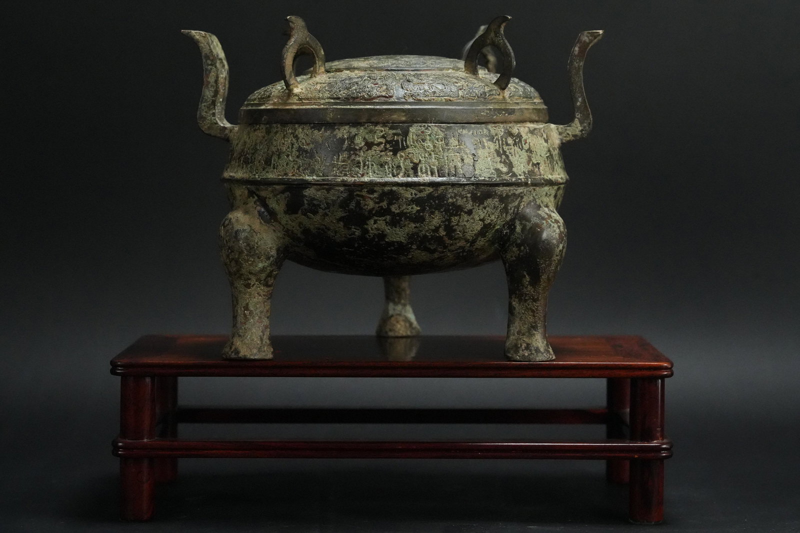 Chinese archaic bronze pot (1 of 7)