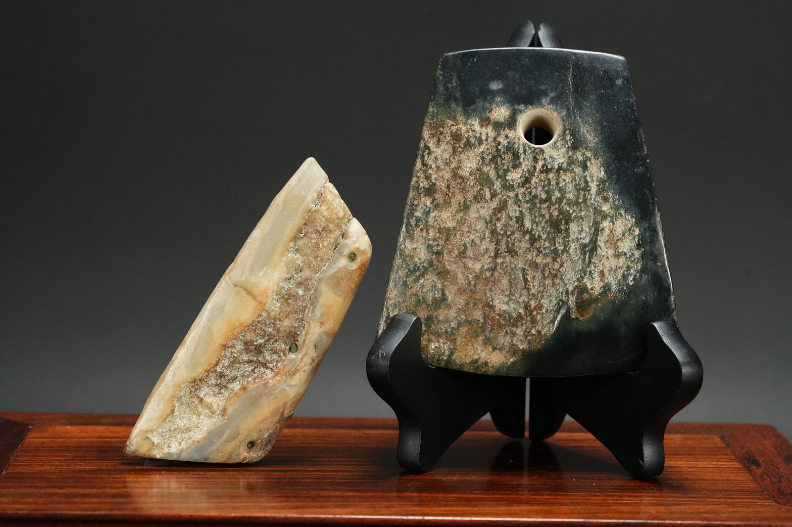 2 pcs Chinese jade ornaments (1 of 8)