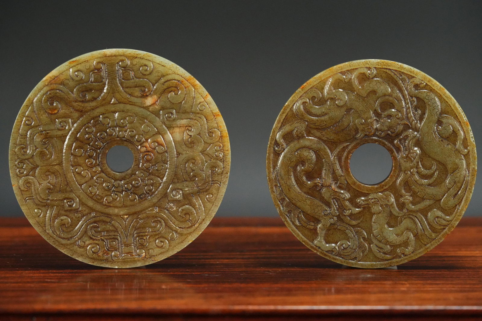 2 pcs Chinese jade discs (1 of 8)