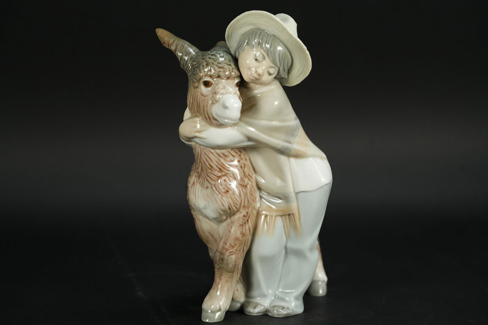 Lladro fine figurine (1 of 6)
