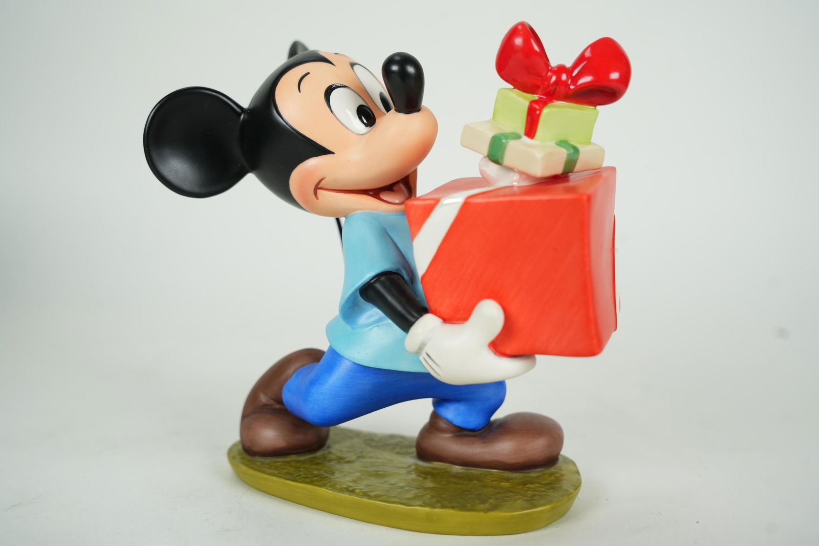 A Mickey Mouse WDC figurine (1 of 6)