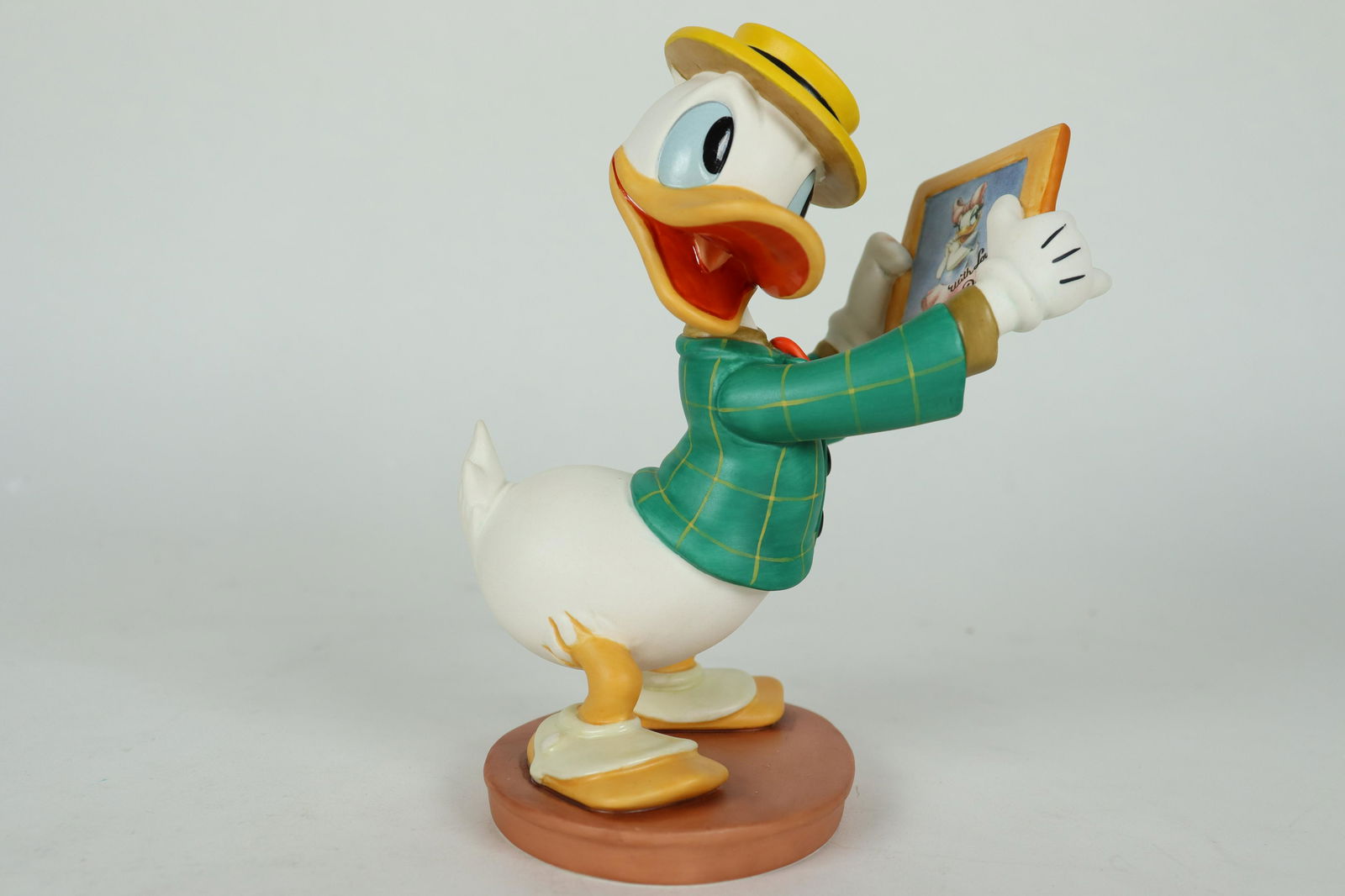 Donald Duck WDC figurine (1 of 6)