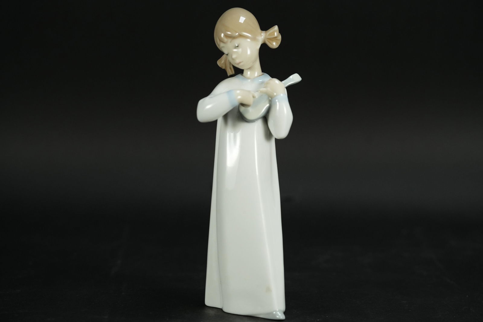 A Lladro girl figurine (1 of 6)