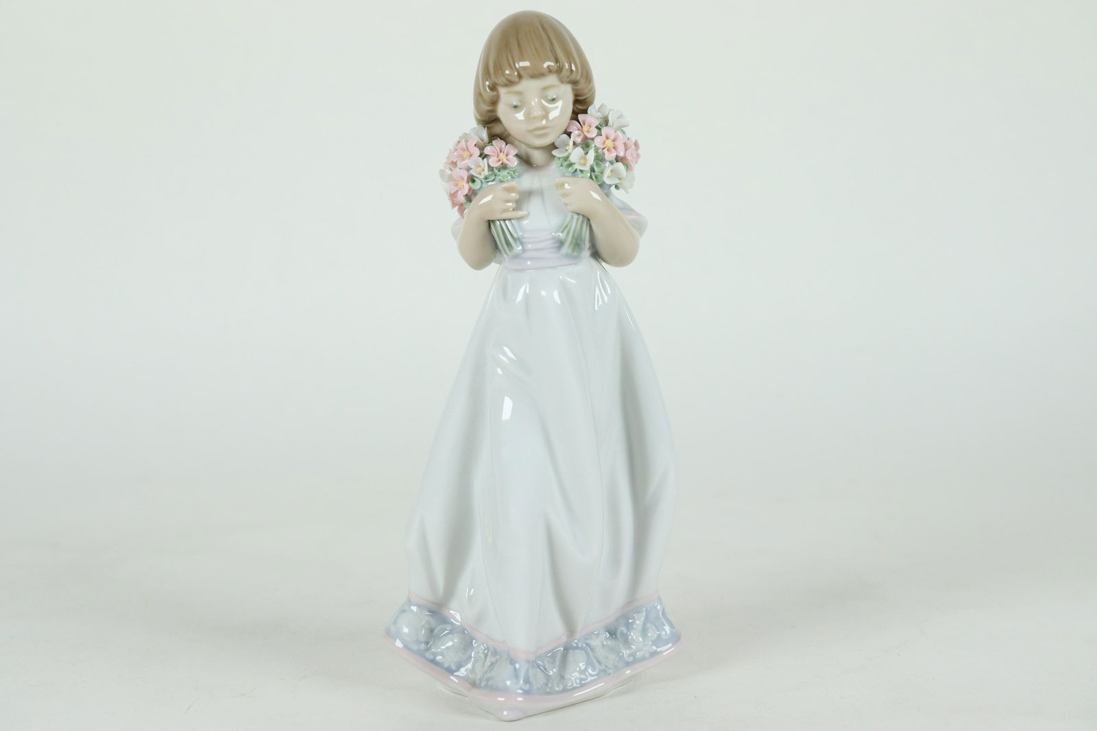 A Lladro girl with flower (1 of 6)