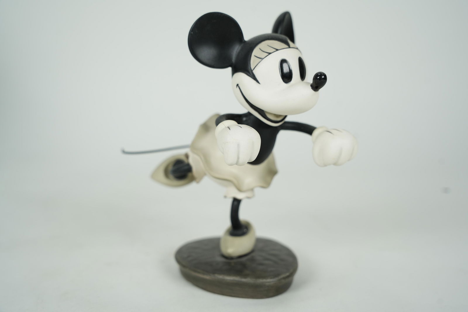 A rare Minnie Mouse WDC figurine (1 of 6)
