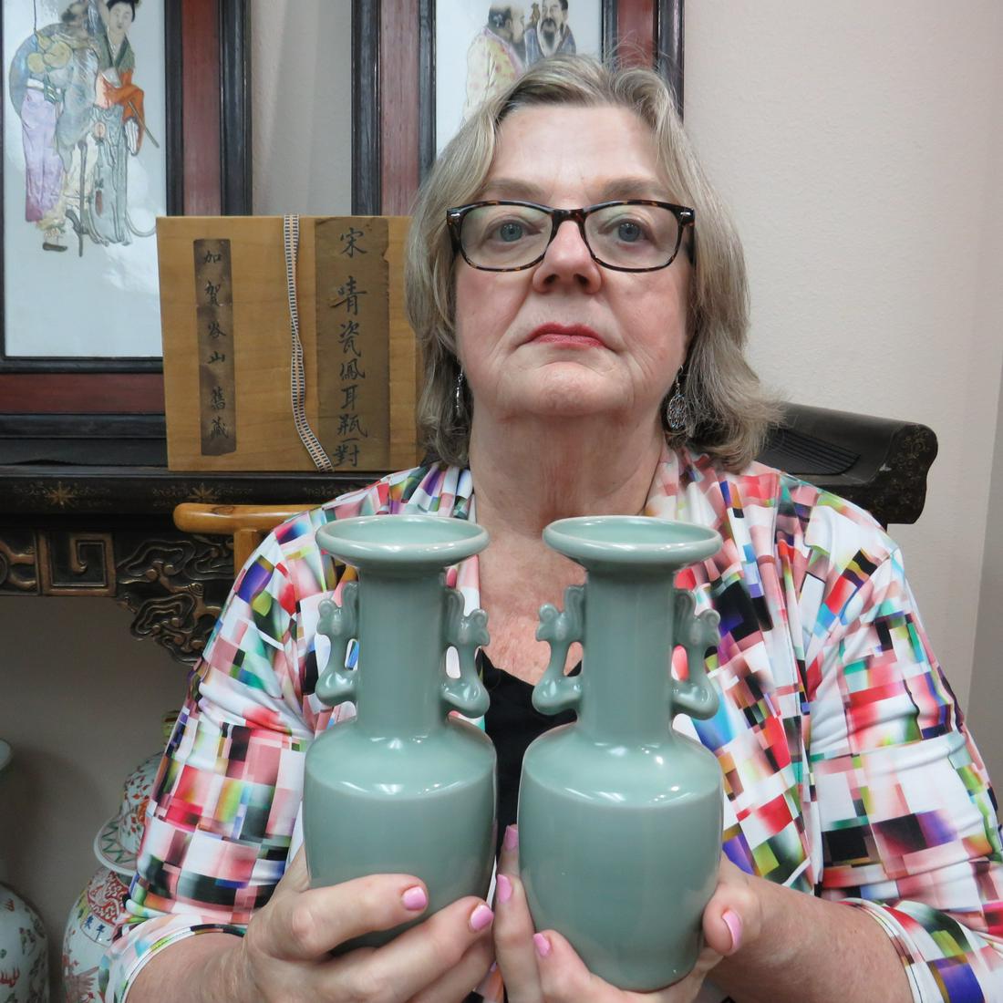 2 pcs Chinese celadon vase (1 of 7)
