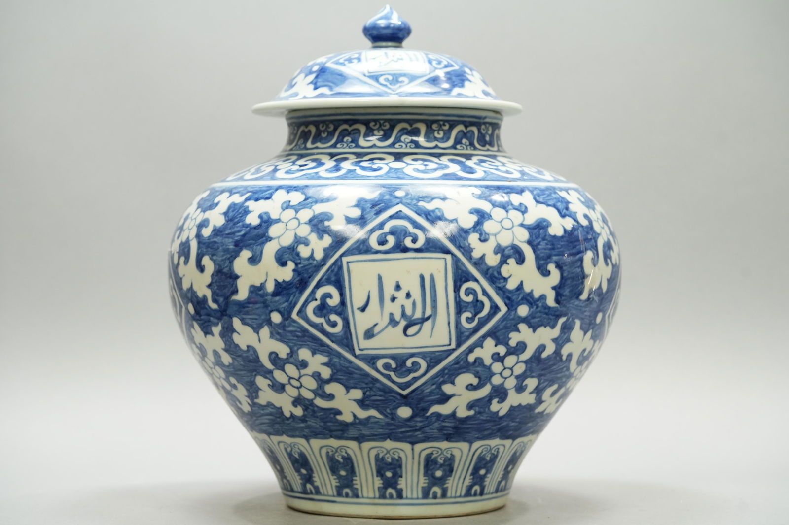 Chinese fine b/w large jar (1 of 7)