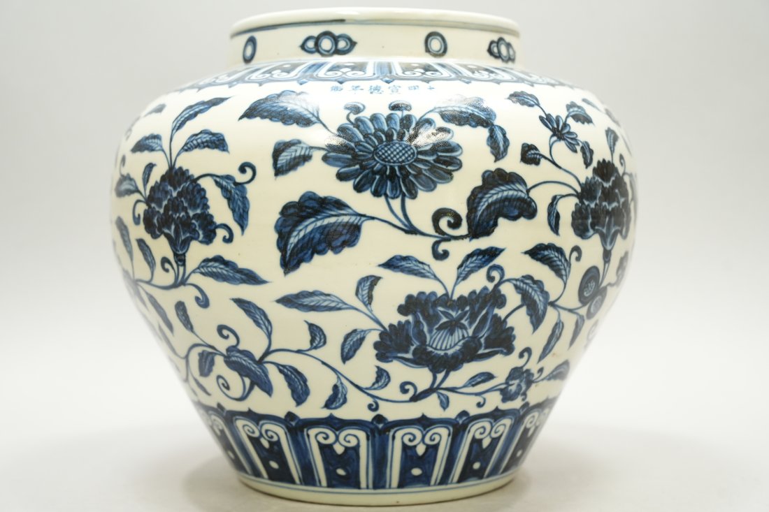 Chinese fine b/w floral jar (1 of 6)