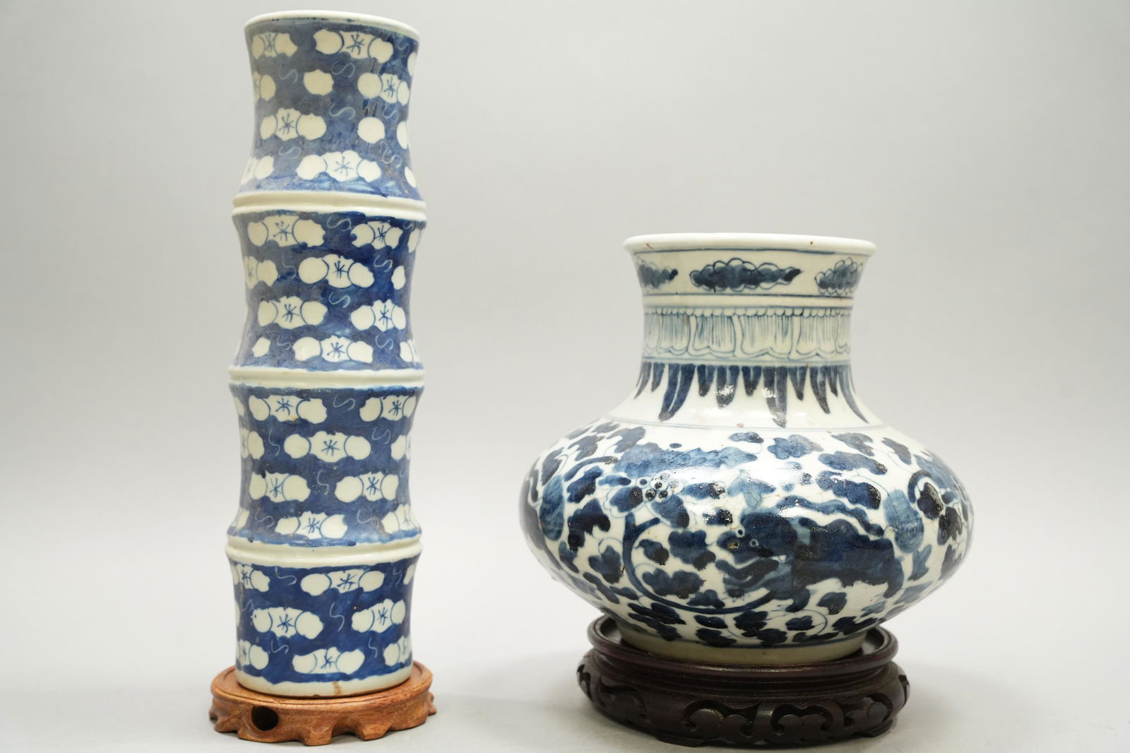 2 pcs Chinese b/w vase (1 of 6)