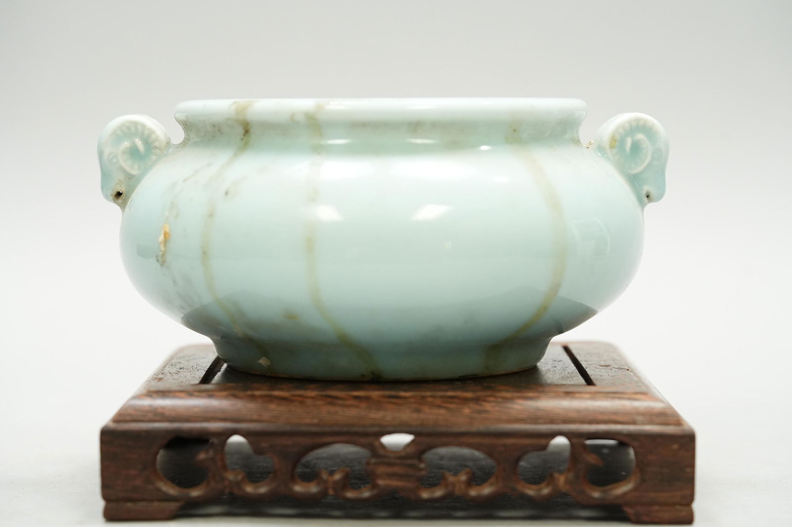 Chinese celadon porcelain censer: Chinese celadon glaze porcelain censer. H: 3.5" x W: 7.5"