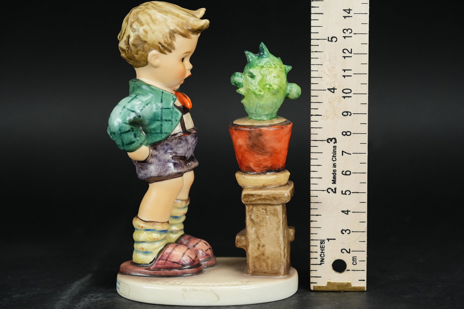 A Hummel figurine 1986 (1 of 7)