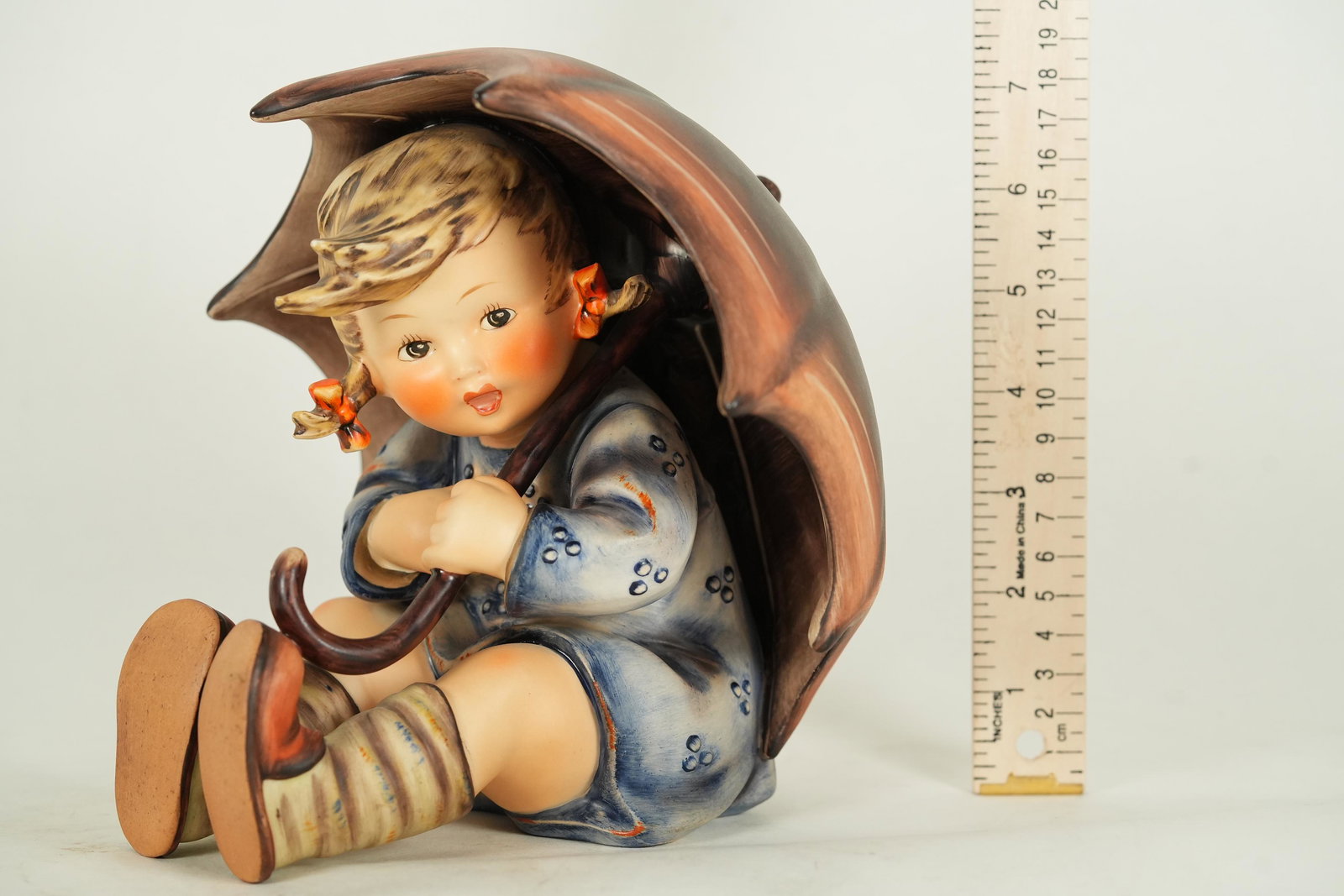 Hummel Umbrella Girl figurine (1 of 7)