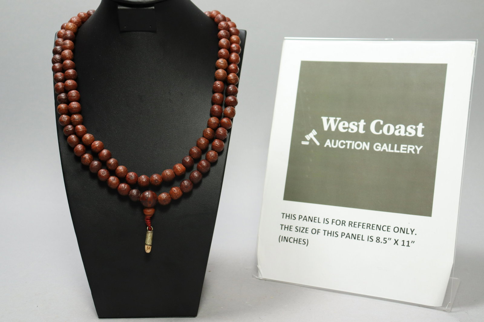 A Tibetan Bodhi seed necklace: A vintage Tibetan Bodhi seed rounded beaded necklace. L: 26.5."