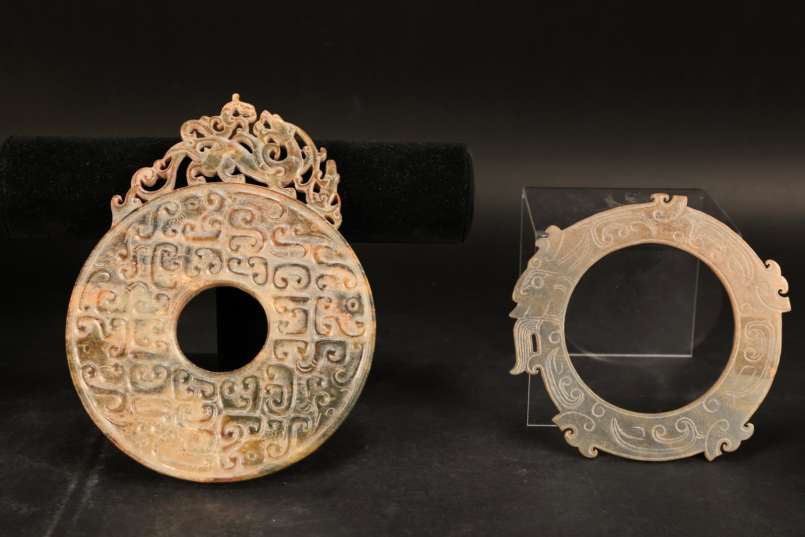 2 pcs Chinese jade items (1 of 7)