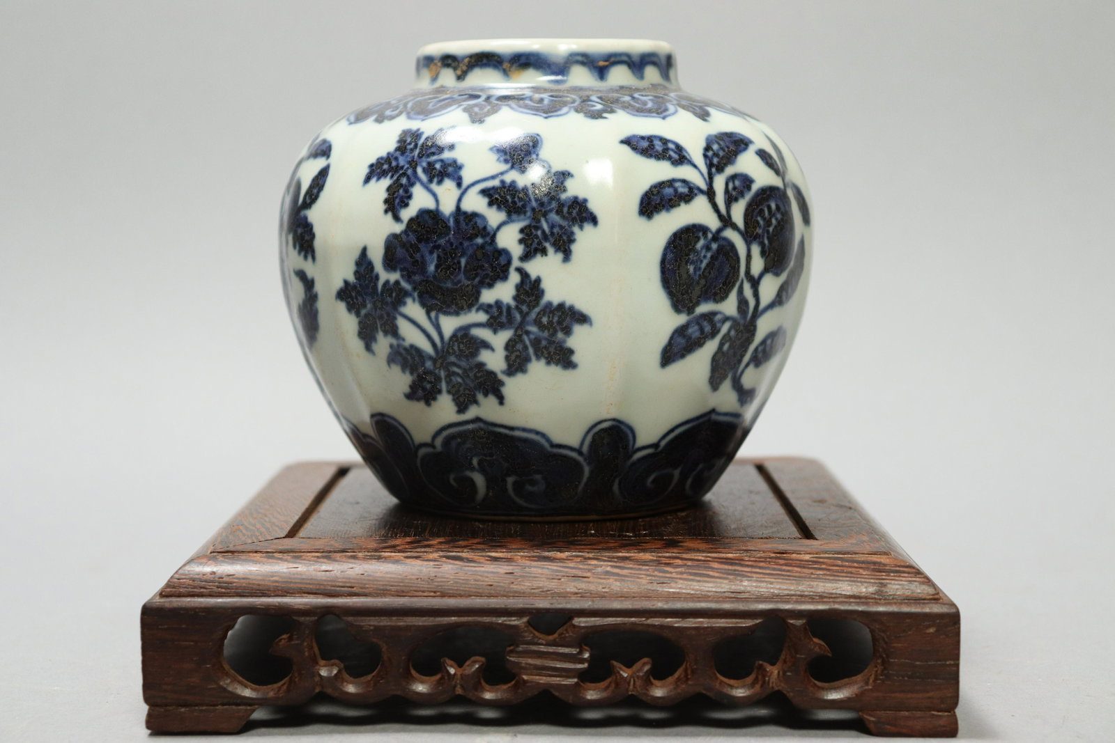 Chinese fine b/w jar (1 of 7)