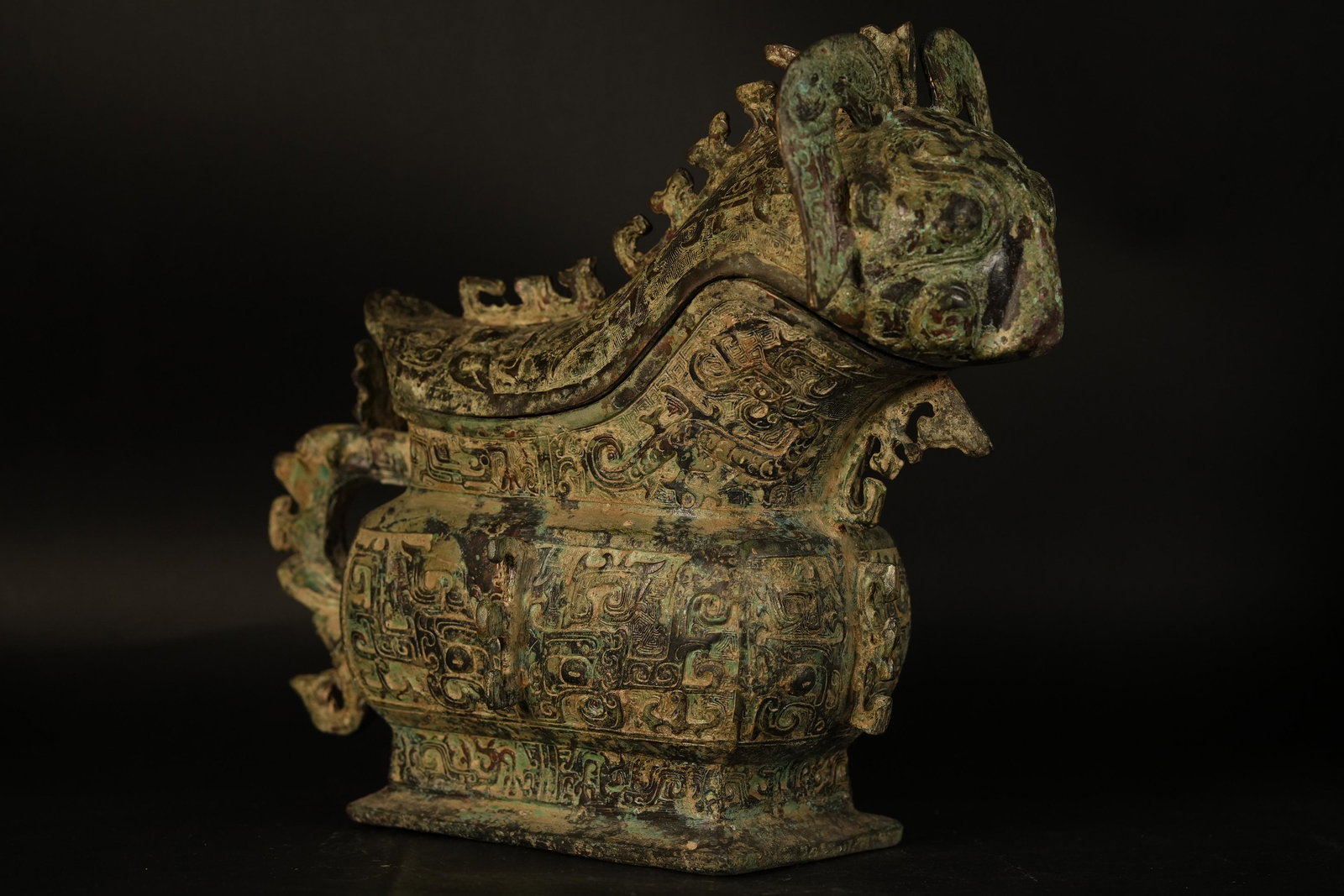 Chinese archaic lid vessel (1 of 7)