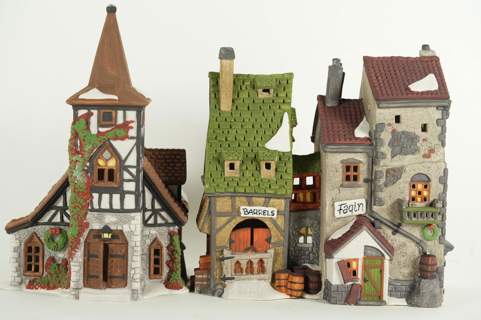 Lots of Dept 56. figurine (1 of 7)